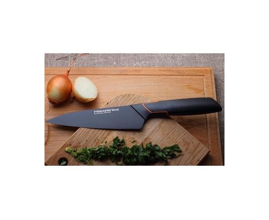  Нож кухонный Fiskars Edge (1003095) стальной разделочный лезв.150мм прямая заточка черный/оранжевый 