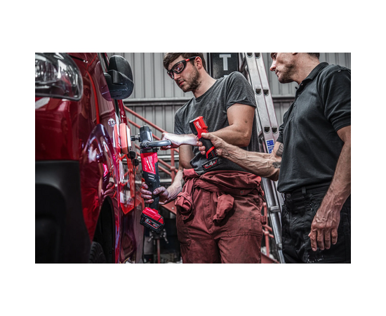  Фонарь Milwaukee M12 CML-401 (4933479366) 